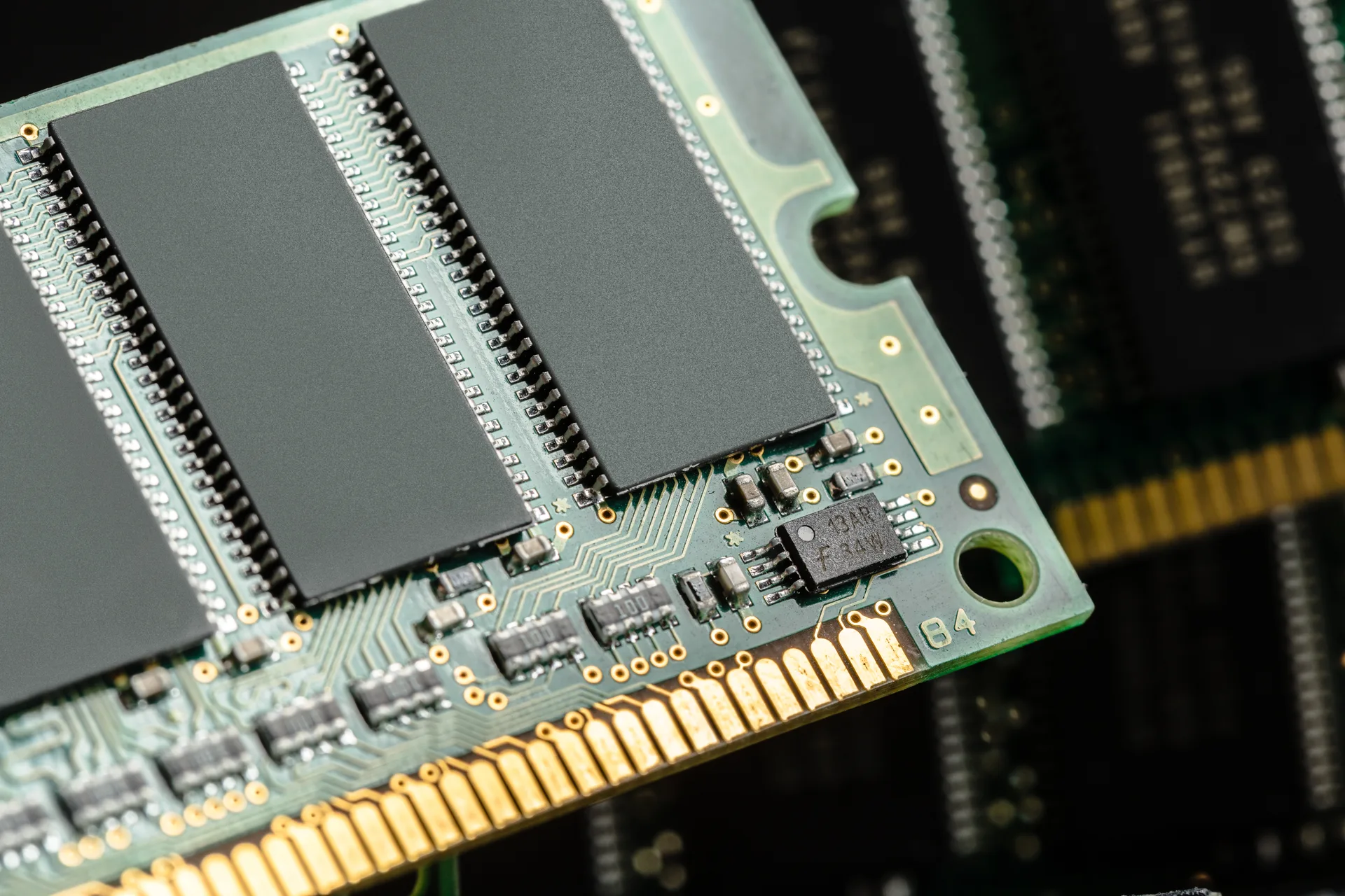 Processor silicon of the kind that holds a voxel cache while a simulation solves